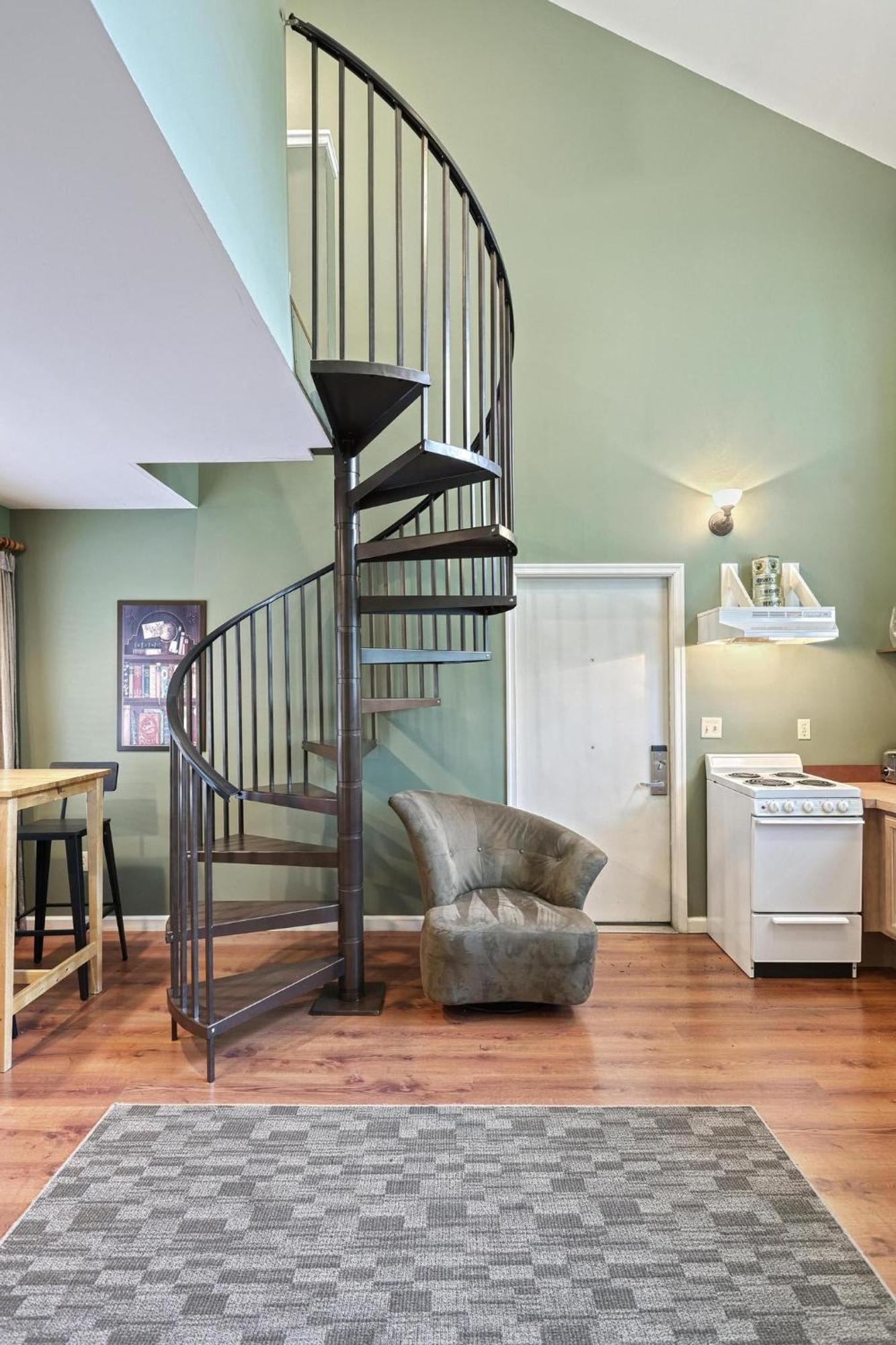 Apartment On Chocolate - The School *